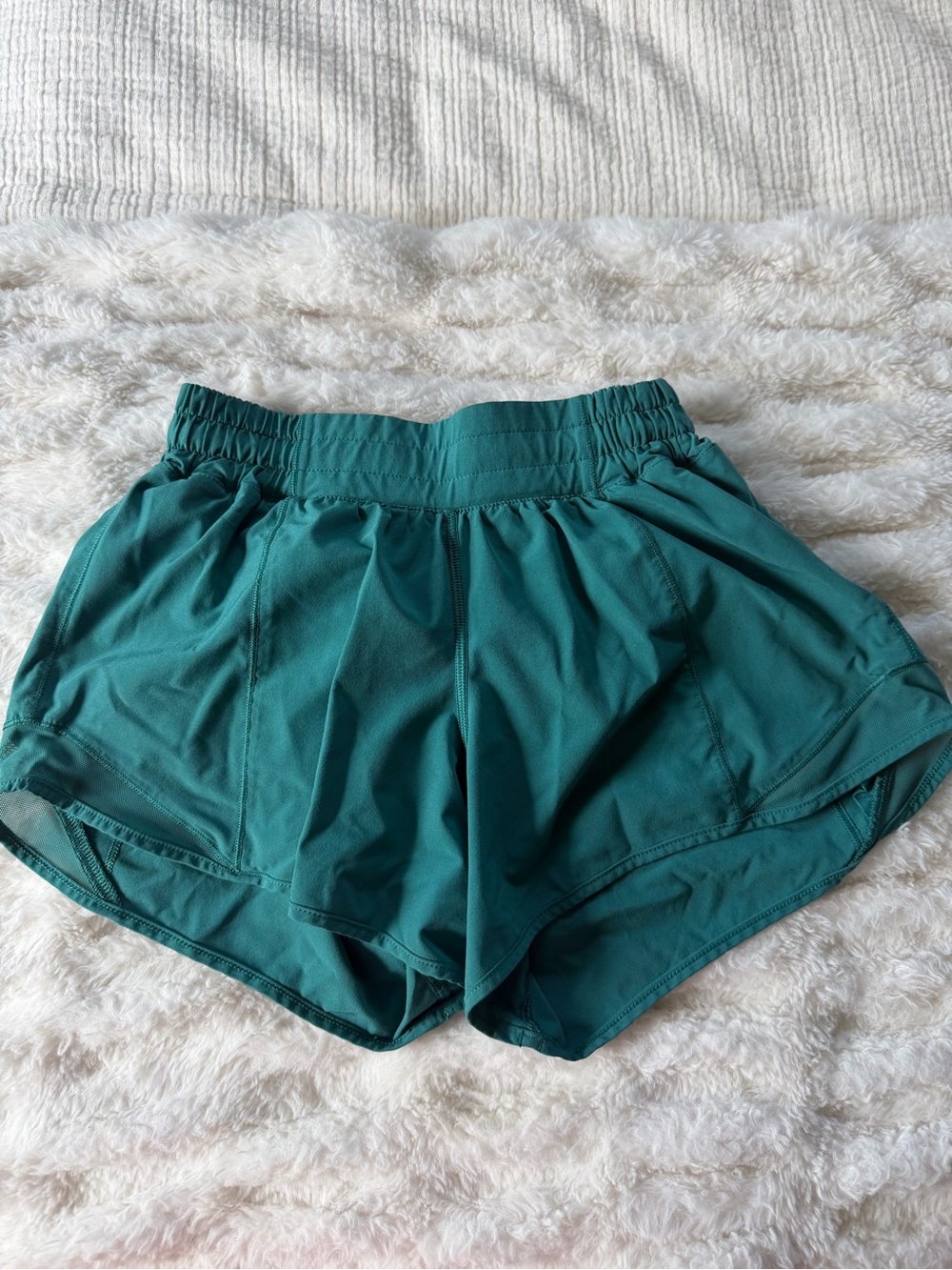Lululemon Hotty Hot Shorts 4" Low-Rise Size 4